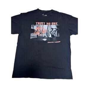 Sneaker Threads Scar Face Trust No One Mens Large Short sleeve